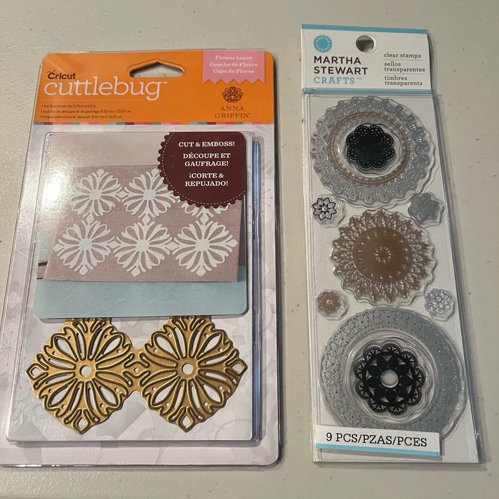 Cricut Cuttlebug and Martha Stewart Crafts Set